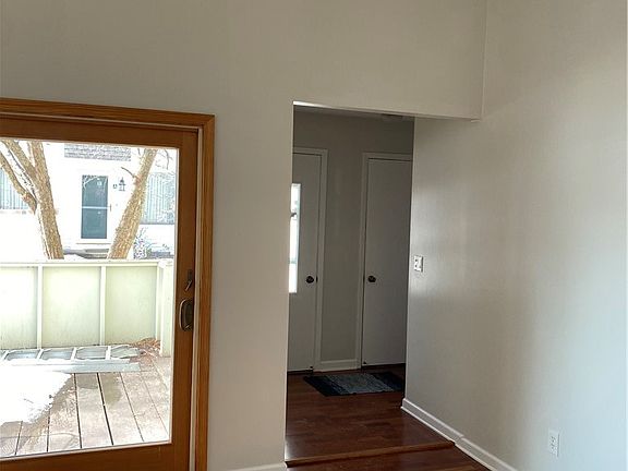 3rd image of 5481 Millwood Ln APT C