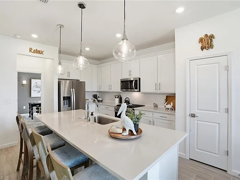 1657 Serena Ave — Photo 8