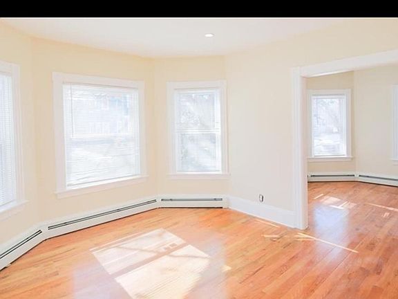 3rd image of 323 Narragansett St #1