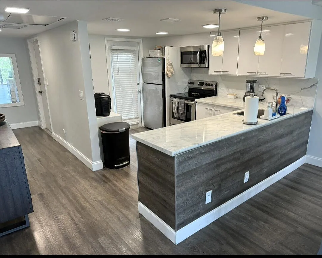 3 bed, 2.0 bath, 1390 sqft, $2,500 — Photo 2