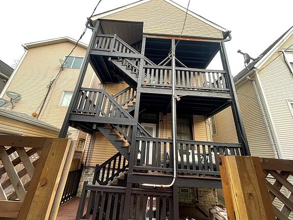 2nd image of 2726 N Wilton Ave