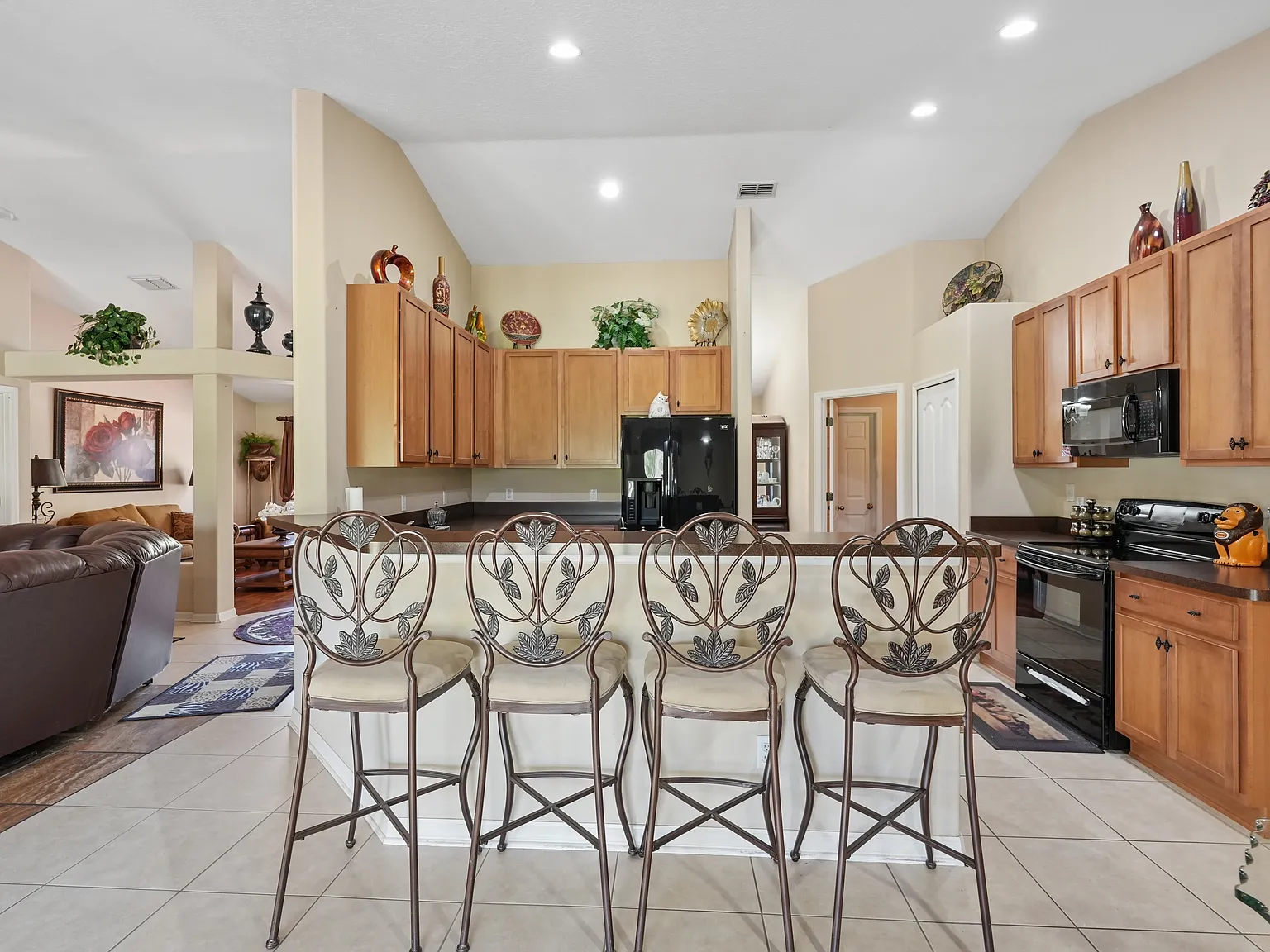 4 bed, 2712 sqft, $2,950 — Photo 3
