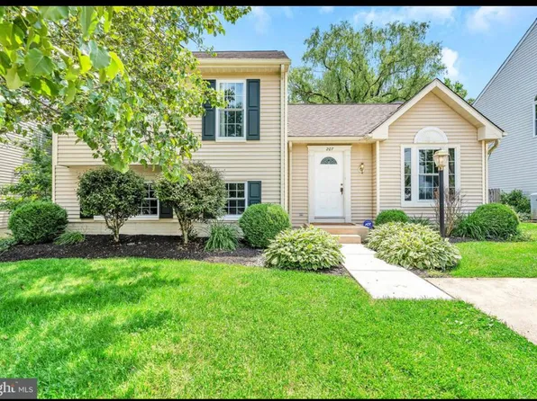 207 Kinross Dr, Newark, DE 19711