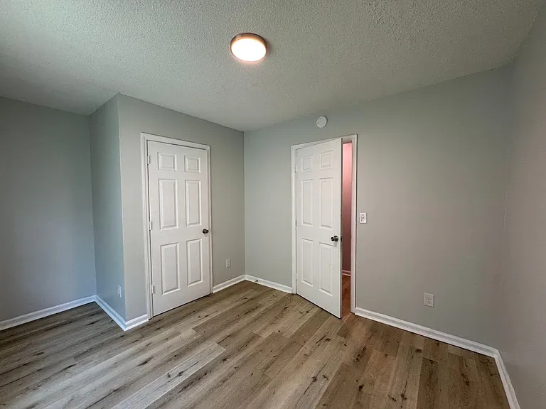 1001 E Bragg St — Photo 9