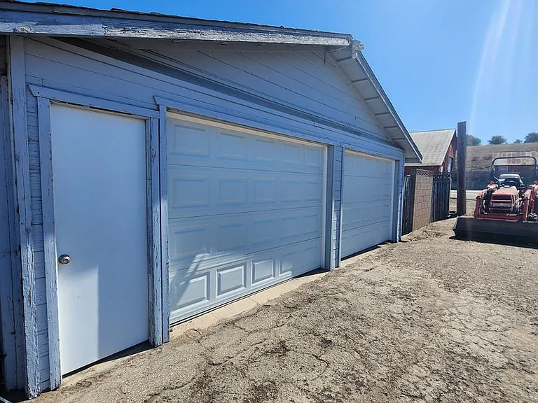 659 Valley Rd — Photo 3