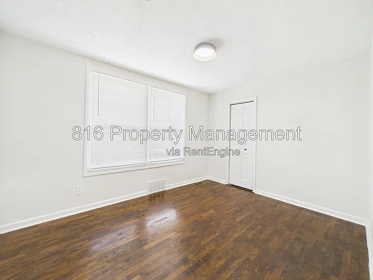 8404 E 47th Ter — Photo 15