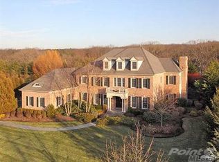 36 Legends Cir, Melville, NY 11747