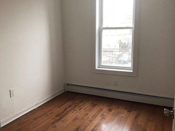 5th image of 15030 Liberty Ave
