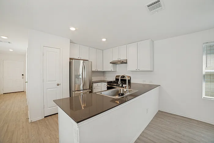 7631 Parish Pl — Photo 4