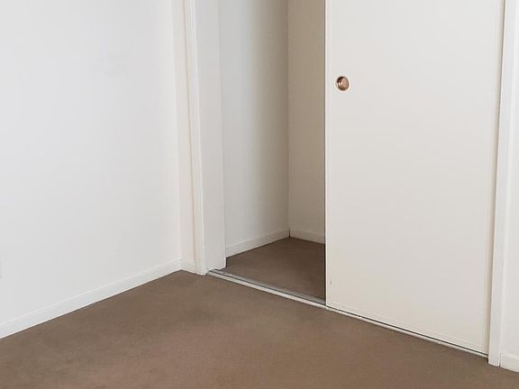bedroom 6' closet