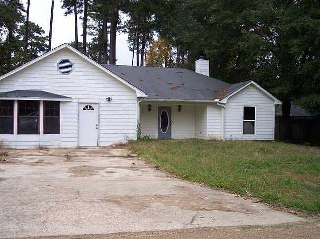 2nd image of 132 Bellegrove Cir