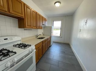 2261 42nd St #3, Astoria, NY 11105
