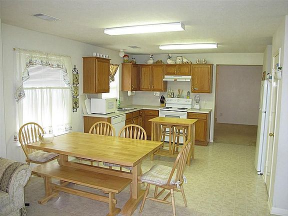 3rd image of 19903 Willowbrook Dr