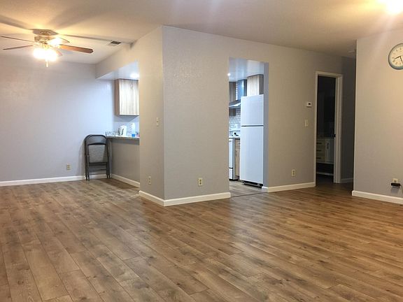 4th image of 224 Red Oak Dr E APT D