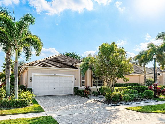 3rd image of 6942 Fairway Lakes Drive