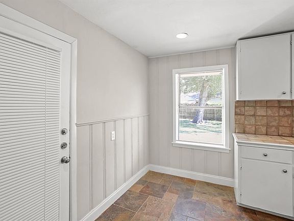 3rd image of 323 West St