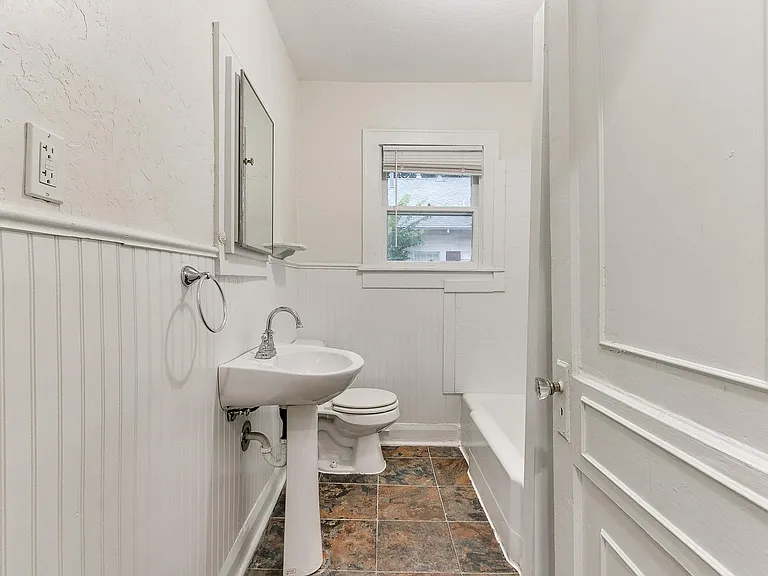 625 W Dewey St — Photo 8