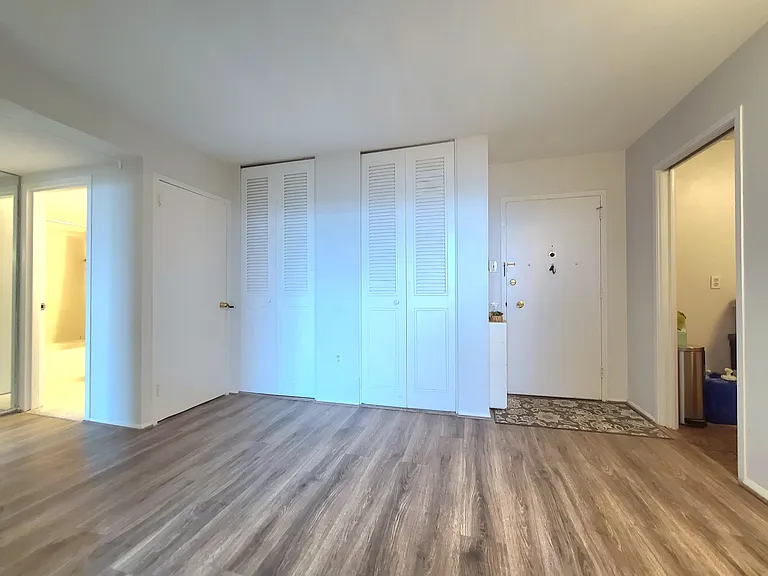 1 E University Pkwy #1408 — Photo 33