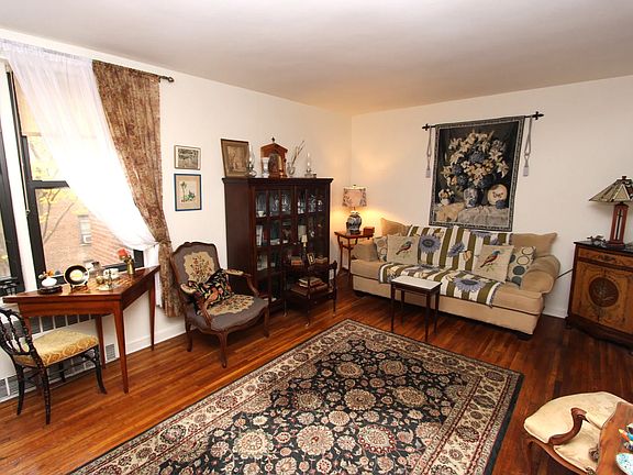 4th image of 2209 Knapp St APT 3F