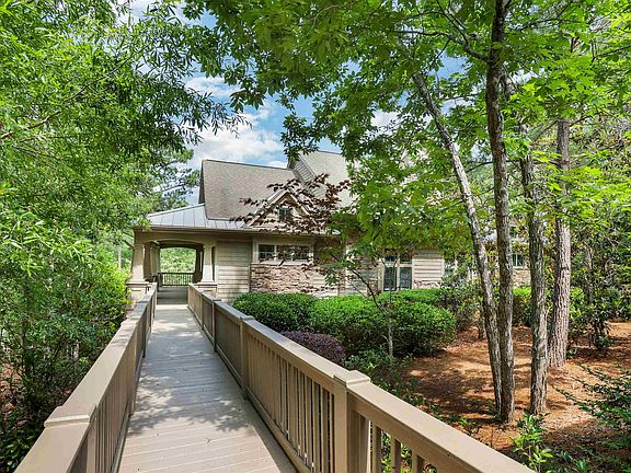 4th image of 1031 Regency Dr