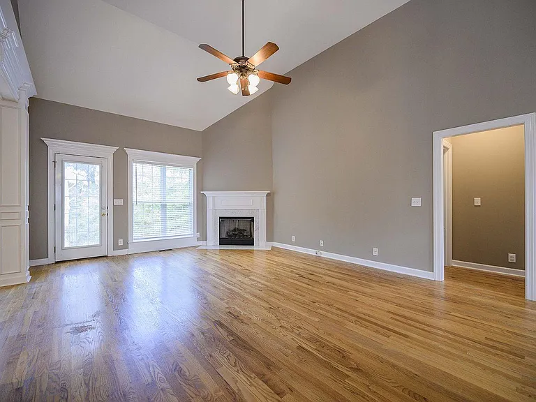 2256 Westwood Dr — Photo 4