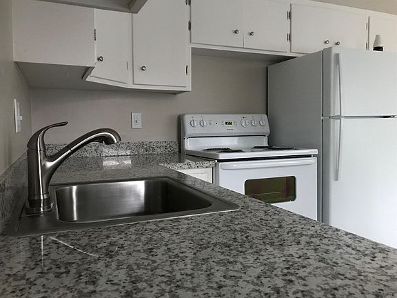 3rd image of 3708 El Camino Ave