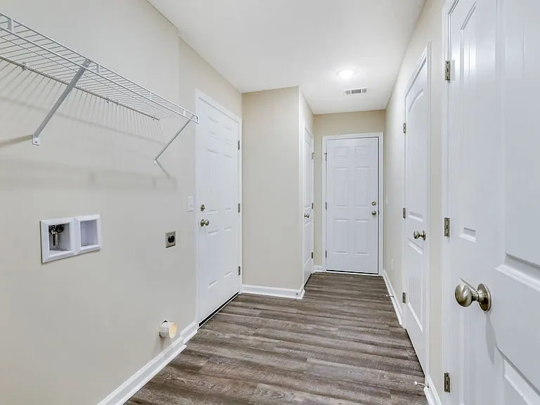 561 Church Cir — Photo 9