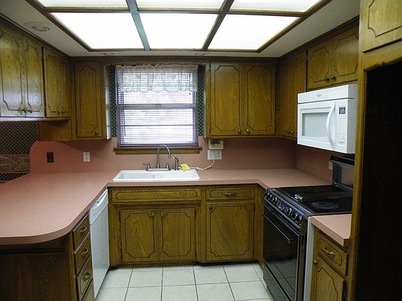 5th image of 3115 W Maine St