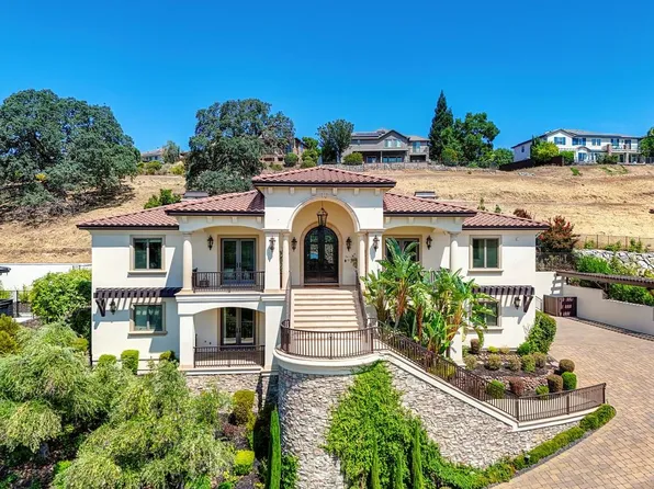 2588 Clubhouse Dr, Rocklin, CA 95765