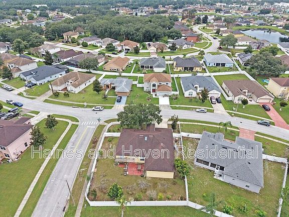 4th image of 413 Marlberry Leaf Ave