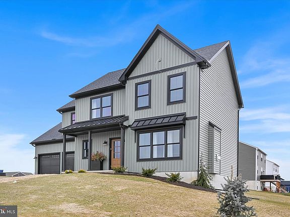 2nd image of 3151 Creighton Dr