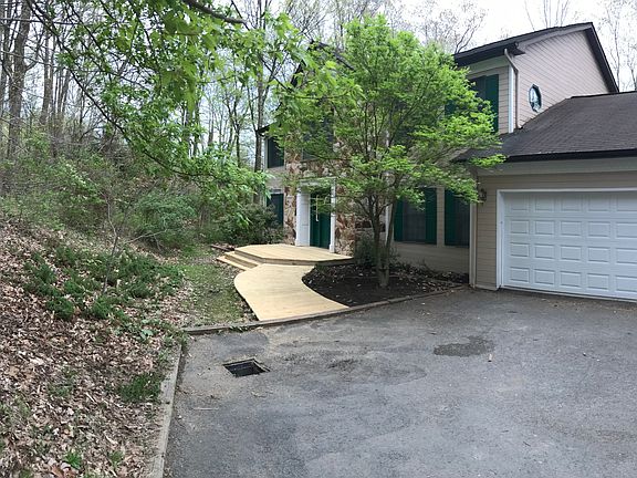 Driveway/garage & front deck