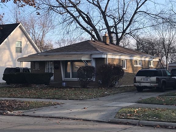3rd image of 21360 Parklawn St