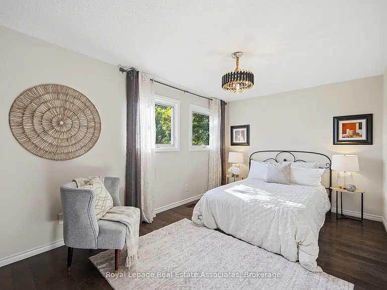 1308 Valerie Cres — Photo 21