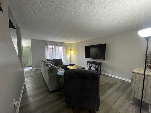 4th image of 516 Fleetwood Ct #B