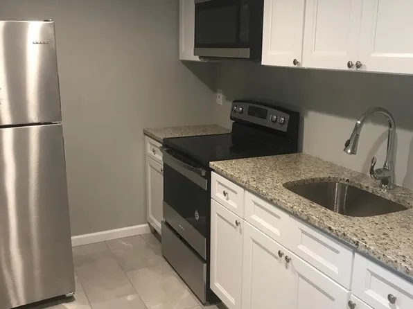 132 Wayne St #2, Hauppauge, NY 11788