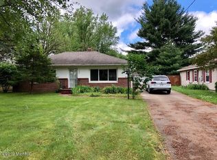 1055 Bloomfield Ave, Plainwell, MI 49080