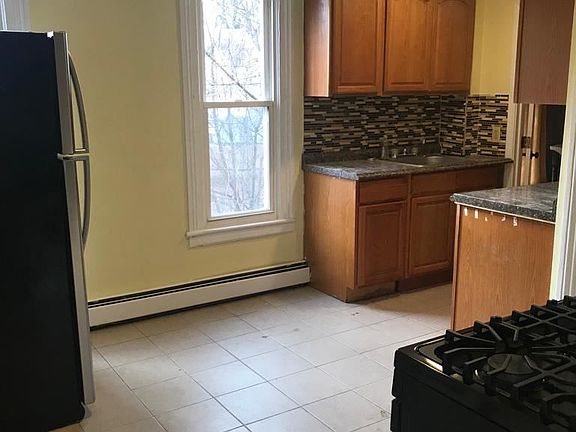 4th image of 158 Rosette St APT 2