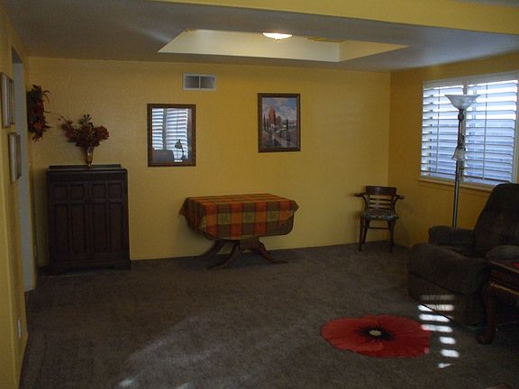 5th image of 3055 N El Capitan Ave
