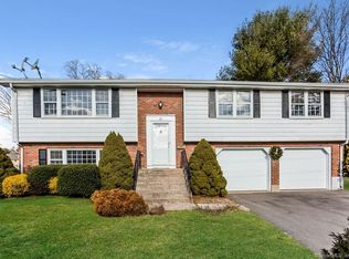 60 Shepard Rd, West Hartford, CT 06110