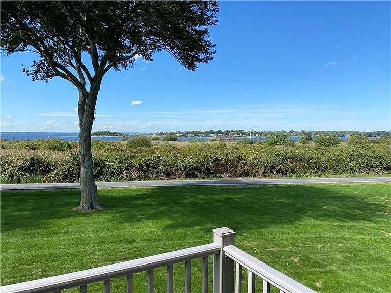 10 Seabreeze Ln — Photo 3