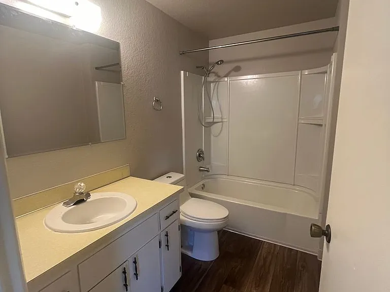 329 S 40th Pl #B — Photo 9