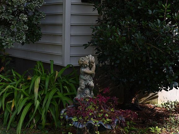 5th image of 108 Sherwood Blvd