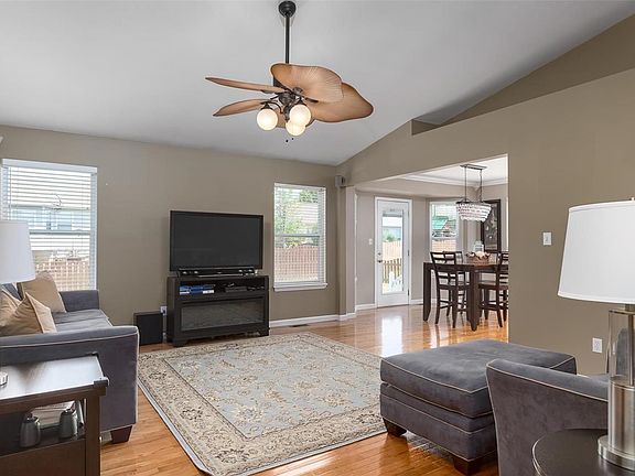 4th image of 304 Grand Oaks Ct