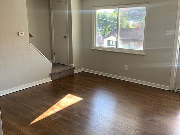 4th image of 3912-3914 Meadowbrook Blvd