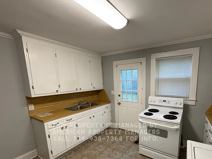 2 bed, 1.0 bath, $1,050 — Photo 4