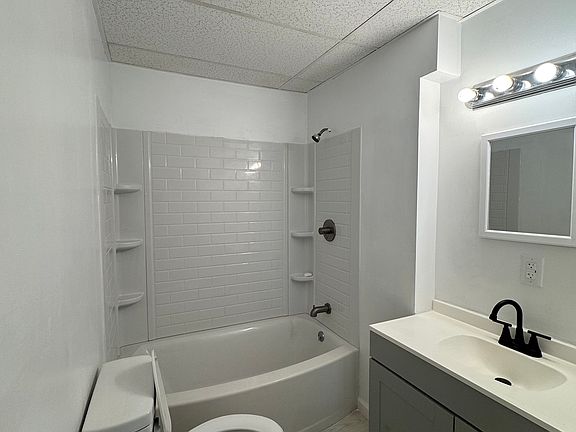 4th image of 4325 Main St #D