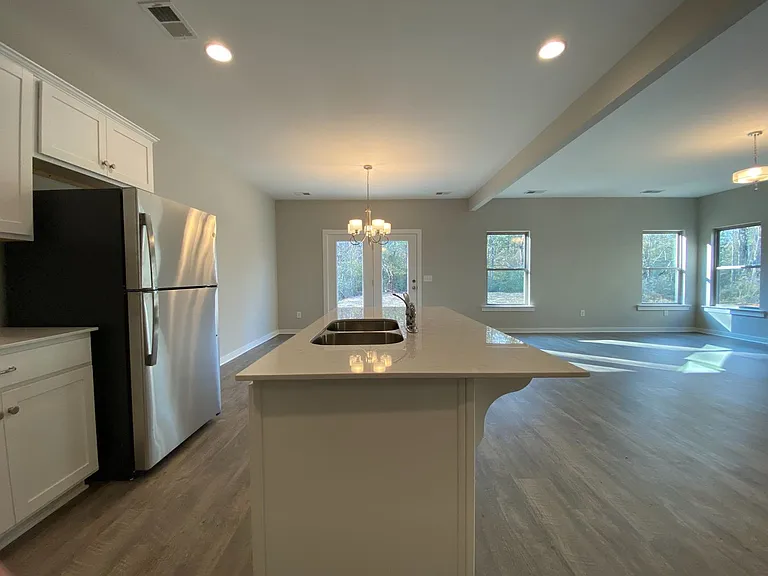7940 Saint James Dr — Photo 7