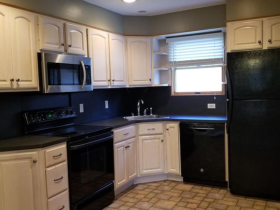 3rd image of 573 Mineola Ave