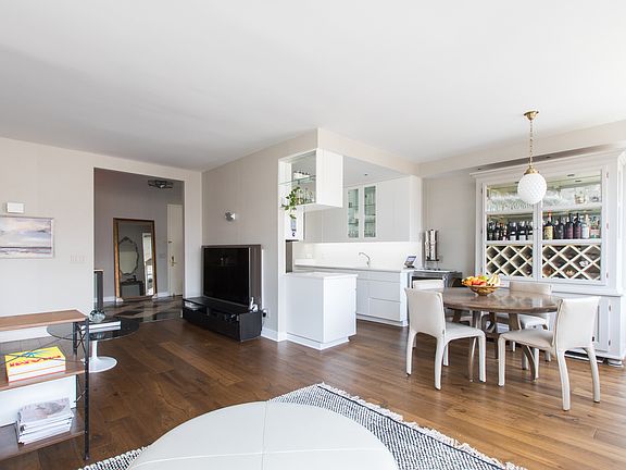 4th image of 308 E 72nd St APT 16B